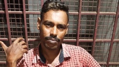 മിന്നല്‍ റെയ്ഡ്; കോഴിക്കോട് വീട്ടില്‍ സൂക്ഷിച്ച കഞ്ചാവും നിരോധിത പുകയില ഉൽപ്പന്നങ്ങളുമായി ഒരാൾ അറസ്റ്റിൽ