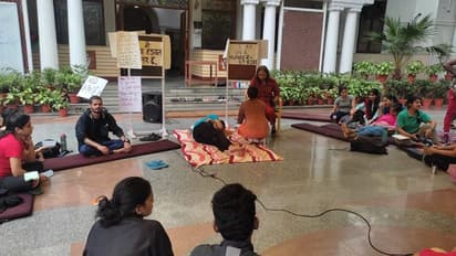 നാഷണല്‍ സ്കൂള്‍ ഓഫ് ഡ്രാമയിലെ വിദ്യാര്‍ത്ഥികള്‍ അനിശ്ചിതകാല സമരത്തില്‍ 