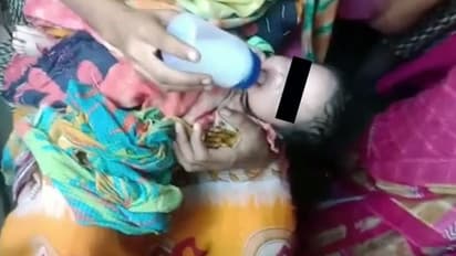 অনিশ্চিত জীবনের সন্ধানে! গঙ্গার জলে প্ল্যাস্টিকের ভেলায় ভেসে এল সদ্যোজাত শিশু কন্যা