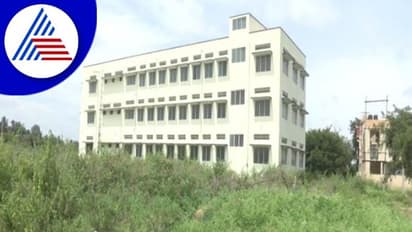 ಸರ್ಕಾರದ ಹಣ ಪೋಲು ಮಾಡ್ತಿರೋದಕ್ಕೆ ಸಾರ್ವಜನಿಕರ ಆಕ್ರೋಶ, ಹಾಸ್ಟೆಲ್ ಕಟ್ಟಡಕ್ಕೆ ರಸ್ತೆಯೇ ಇಲ್ಲ!