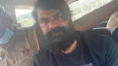 போலீசுக்கு தண்ணிய காட்டிய ரவுடி ராக்கெட் ராஜா.. ஸ்கெட்ச் போட்டு தூக்கி கோவை சிறையில் அடைப்பு..!