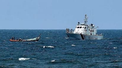 இந்திய கடலோர காவல் படை தினம்.. வரலாறு தெரியுமா? நாட்டின் அரண்கள்!! 