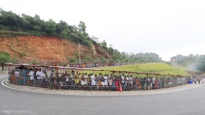 Tirupati ದರ್ಶನಕ್ಕಾಗಿ 48 ಗಂಟೆ ಕ್ಯೂ: ಭಕ್ತರ ಸರತಿ ಸಾಲು 4 ಕಿ.ಮೀ. ಗೂ ಉದ್ದ..! 