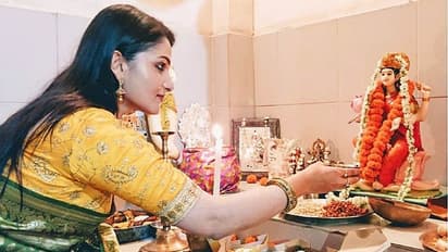 লক্ষ্মী দেবীর ভোগে থাকে ইলিশ মাছ ভাজা, খাস বাঙাল তনুশ্রী চক্রবর্তীর বাড়িতে লক্ষ্মীপুজোর আমেজটাই আলাদা