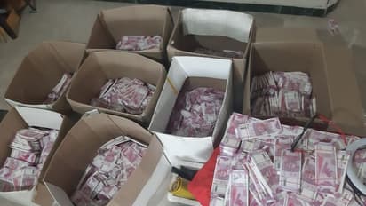 கோவையில் கட்டு கட்டாக 2 ஆயிரம் ரூபாய் கள்ள நோட்டுகள் பறிமுதல்