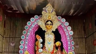 মূর্তি ছাড়া এই ভাবেও করা হয় কোজাগরী লক্ষ্মীর আরাধনা