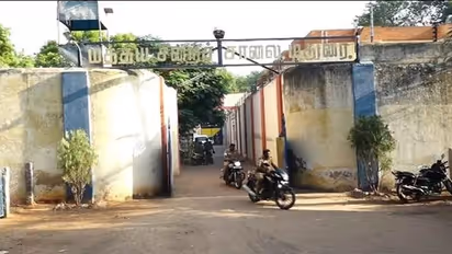 மதுரை மத்திய சிறையில் கைதிகளிடையே மோதல் எதிரொலி; கத்தி, கம்பி பறிமுதல்