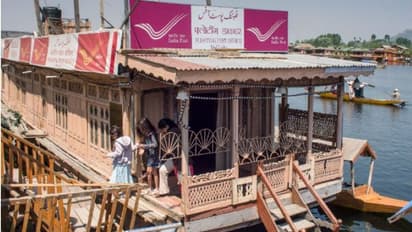 खुद ही डाकघर और खुद ही डाकिया, 200 साल से नाव पर तैर रहा है ये अनोखा पोस्ट ऑफिस, जानिए है कहां