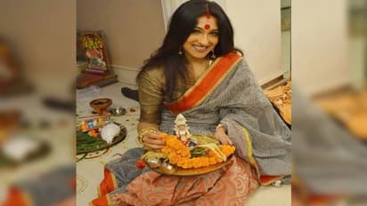 সিঙ্গাপুরে ঋতুপর্ণা, প্রবাসের বাড়িতেই ধনদেবীর আরাধনায় ব্যস্ত নায়িকা