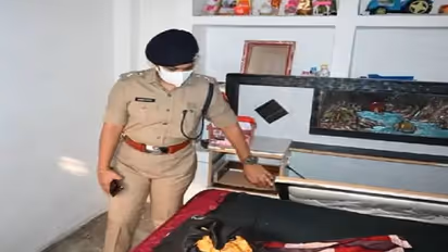 औरैया में विवाहिता ने घरवालों को एक कमरे में बंद कर उठाया खौफनाक कदम, कुछ देर पहले पति से हुआ था झगड़ा