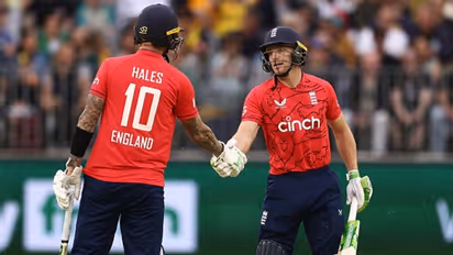 ഇന്ത്യക്ക് പത്ത് വിക്കറ്റിന്റെ നാണംകെട്ട തോല്വി; ടി20 ലോകകപ്പില് ഇംഗ്ലണ്ട്- പാകിസ്ഥാന് ഫൈനല്