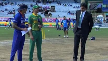 IND vs SA: காய்னே இல்ல.. எப்படி டாஸ் போடுறது..? ஜவகல் ஸ்ரீநாத்தின் மறதியால் மைதானத்தில் கலகல.. வைரல் வீடியோ