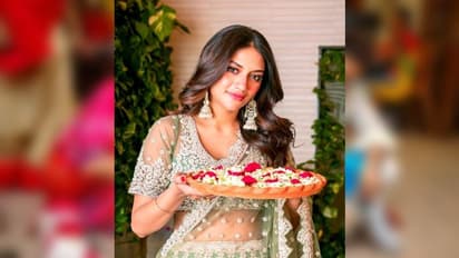 কোজাগরীতে ‘ইদের চাঁদ’ নুসরত জাহান! রাজ্যবাসীদের আন্তরিক শুভেচ্ছায় সাংসদ