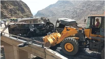 സൗദിയിൽ ട്രെയിലറുകൾ കൂട്ടിയിടിച്ച് കത്തി; ഡ്രൈവർ വെന്തുമരിച്ചു