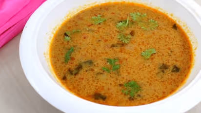 வெஜ்... நான் வெஜ்.... இரண்டிற்கும் சுவையான பிளைன் சால்னா! செய்வோமா?