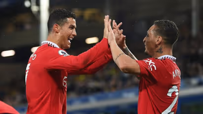 വിന്റേജ് റൊണാള്‍ഡോ, 700 ഗോളുകള്‍! ഗോള്‍വേട്ടയില്‍ ചരിത്രമെഴുതി മാഞ്ചസ്റ്റര്‍ യുനൈറ്റഡ് താരം- വീഡിയോ കാണാം