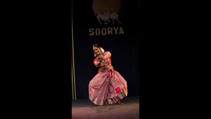 6 വർഷങ്ങള്‍ക്ക് ശേഷം ​ഗംഭീര തിരിച്ചുവരവ്; സൂര്യ ഫെസ്റ്റിവലിൽ തിളങ്ങി നവ്യ, ചിത്രങ്ങൾ