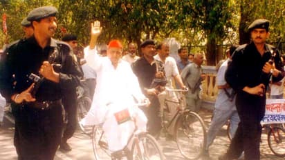 'जिसका जलवा कायम उसका नाम मुलायम'- साइकिल की सवारी से लेकर अंतिम सांस तक...देखें नेताजी की 10 अनसीन PHOTOS