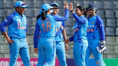 மகளிர் ஆசிய கோப்பை: தாய்லாந்துக்கு எதிராக 6 ஓவரில் இலக்கை அடித்து இந்திய அணி அபார வெற்றி