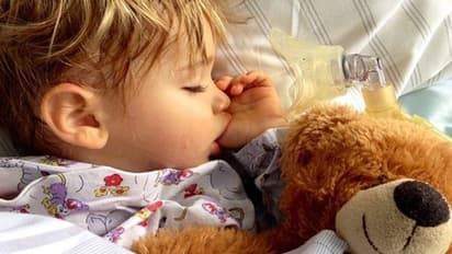 বাচ্চার বুড়ো আঙুল চোষার অভ্যাস ছাড়ান খুব সহজে, রইল টিপস 