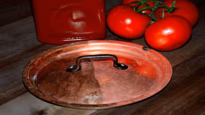 टोमेटो केचप से करें बर्तनों की सफाई, स्टील, तांबा से लेकर चांदी के बर्तन हो जाएंगे एकदम नए जैसे