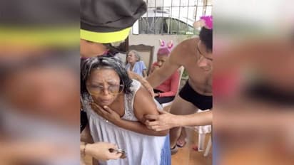 വൃദ്ധർക്ക് വേണ്ടി സ്ട്രിപ്പർമാരടങ്ങിയ ഇറോട്ടിക് പാർട്ടി, അതിനിടെ വൃദ്ധയ്ക്ക് ഹൃദയാഘാതം, വിമർശനം