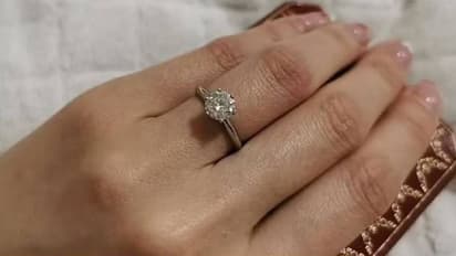 എൻഗേജ്മെന്റ് മോതിരം വിൽപനയ്ക്ക് വച്ചു, യുവതിക്ക് സോഷ്യൽ മീഡിയയിൽ വിമർശനം