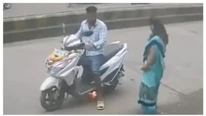 ഓടിക്കൊണ്ടിരിക്കെ സ്കൂട്ടറിന് തീപിടിച്ചു, യുവാവും യുവതിയും രക്ഷപ്പെട്ടത് തലനാരിഴക്ക് -വീഡിയോ വീണ്ടും വൈറല്‍