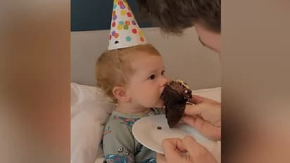 ആദ്യമായി ചോക്ലേറ്റ് കേക്ക് കഴിക്കുന്നതിന്‍റെ പ്രതികരണം; കുഞ്ഞിന്‍റെ വീഡിയോ...