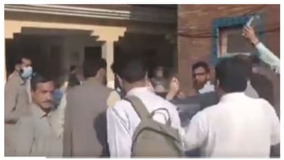 പാകിസ്താനിൽ സ്കൂൾബസിന് നേരെ വീണ്ടും വെടിവെപ്പ്, ഡ്രൈവർ കൊല്ലപ്പെട്ടു; ആക്രമണം മലാല സംഭവത്തിന്റെ പത്താംവർഷത്തിൽ