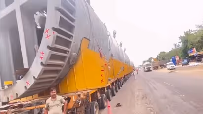 540 கிலோ மீட்டரை கடக்க இந்த டிரக்குக்கு ஒன்றரை மாதங்கள் ஆகுமாம்... காரணம் இதுதானாம்!!