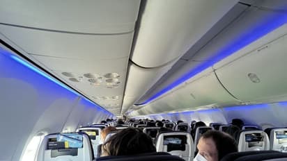 മാജിക് മഷ്റൂം ലഹരിയില് വിമാനയാത്രക്കാരന്റെ അഴിഞ്ഞാട്ടം, ജീവനക്കാരിയുടെ മാറിടം പിടിച്ചുഞെരിച്ചു