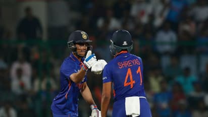 കറക്കി വീഴ്ത്തി, പിന്നെ അടിച്ചോടിച്ചു; മൂന്നാം ഏകദിനത്തിലും ദക്ഷിണാഫ്രിക്കയെ വീഴ്ത്തി ഇന്ത്യക്ക് പരമ്പര