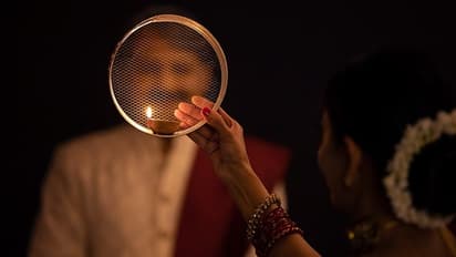 করওয়া চৌথের দিন পালন করুন এই চার টোটকা, জ্যোতিষ উপায় গাঢ় হবে দাম্পত্য প্রেম