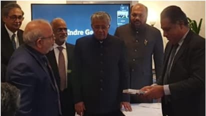 നൊബേല് ജേതാവുമായും മുഖ്യമന്ത്രിയുടെ ചര്ച്ച; ഓക്സ്ഫഡ് അടക്കം സുപ്രധാന സര്വ്വകശാലകളുമായി ധാരണപത്രം ഒപ്പിട്ടു