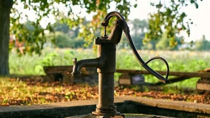 പൈപ്പ് തുറന്നാല് വെള്ളത്തിന് പകരം മദ്യം; വിചിത്രമായ പദ്ധതി