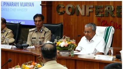 സ്ത്രീകളും കുട്ടികളും നൽകുന്ന പരാതികളിൽ അന്വേഷണം വൈകരുത് ,സ്റ്റേഷനുകളിൽ സിസിടിവി പ്രവർത്തിക്കണം-മുഖ്യമന്ത്രി