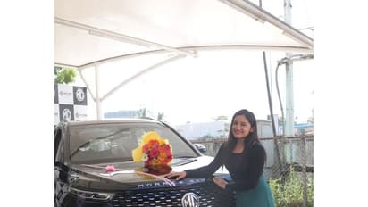 பூவையாரை தொடர்ந்து சொந்தமாக கார் வாங்கிய மற்றுமொரு விஜய் டிவி பிரபலம்... காரின் விலை இத்தனை லட்சமா?