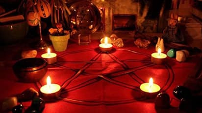 गुजरात से शॉकिंग केस: अमीर बनने की चाहत में माता-पिता ने दी इकलौती बेटी की बलि, पूजा-पाठ के बाद काट दी गर्दन!