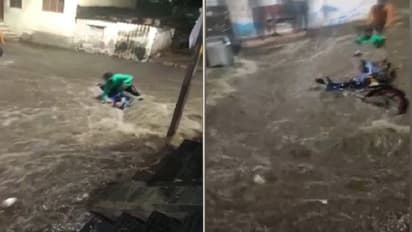 షాకింగ్.. భారీ వర్షానికి నీట్లో కొట్టుకుపోయిన బైకర్, అతను కాపాడకుంటే...