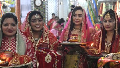 Karwa Chauth 2022: दिन होते-होते लगने लगी है प्यास, तो इन ट्रिक्स का अपनाएं, मिल जाएगी राहत