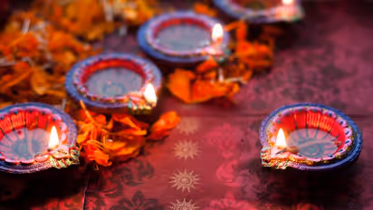 দীপাবলির আগে ঘর পরিষ্কারের সময় এই ৫ জিনিস ভুলেও ফেলবেন না, লক্ষ্মী বাড়ি ছেড়ে চলে যায়