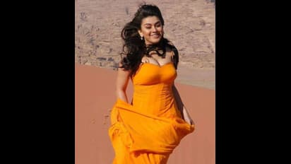Hansika Motwani : ஓவியம் வரைந்த.. கிளாமர் உடையில் ரசிகர்களை கவர்ந்த..ஹன்சிகா மோத்வானி 