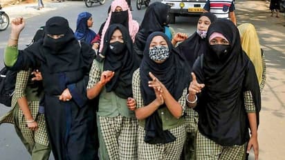 సుప్రీంకోర్టు తుది తీర్పు ఇచ్చే వ‌ర‌కు హిజాబ్ నిషేధంలోనే ఉంటుంది - క‌ర్ణాట‌క విద్యాశాఖ మంత్రి నగేష్