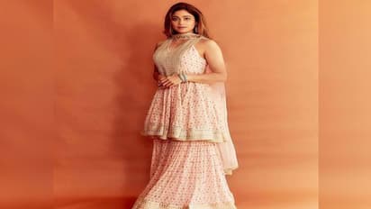 Narak Chaturdashi 2022: साड़ी छोड़ इस बार पहने ट्रेंडी सूट, लोगों की नहीं हटेगी निगाहें