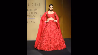 mrunal thakur : குழப்பம் வரும் போது புடவையை தேர்வு செய்கிறேன்...  சீதா ராமம் நாயகி