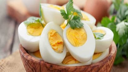 Eggs and banana: வாழைப்பழத்துடன் முட்டை சேர்த்து சாப்பிடலாமா.? மீறி சாப்பிட்டால் என்ன பிரச்சனை தெரியுமா..?