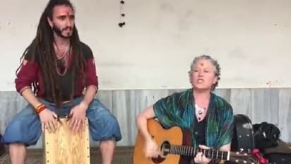 ಗಿಟಾರ್ ನುಡಿಸುತ್ತಾ ಹನುಮಾನ್ ಚಾಲೀಸ್ ಪಠಿಸಿದ ವಿದೇಶಿಗರು: ವಿಡಿಯೋ ವೈರಲ್