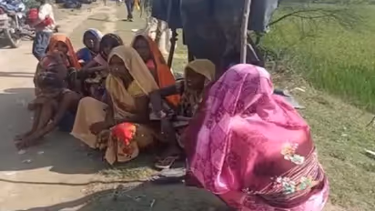 बाढ़ भी नहीं तोड़ सकी सुहागिन महिलाओं कौ हौसला, बांध पर करवाचौथ की पूजा कर करेंगी पति की लम्बी उम्र की कामना