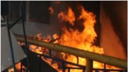 കുളിമുറിയിലെ ​ഗീസർ പൊട്ടിത്തെറിച്ച് ഡോക്ടർമാരായ നവദമ്പതികൾ മരിച്ചു